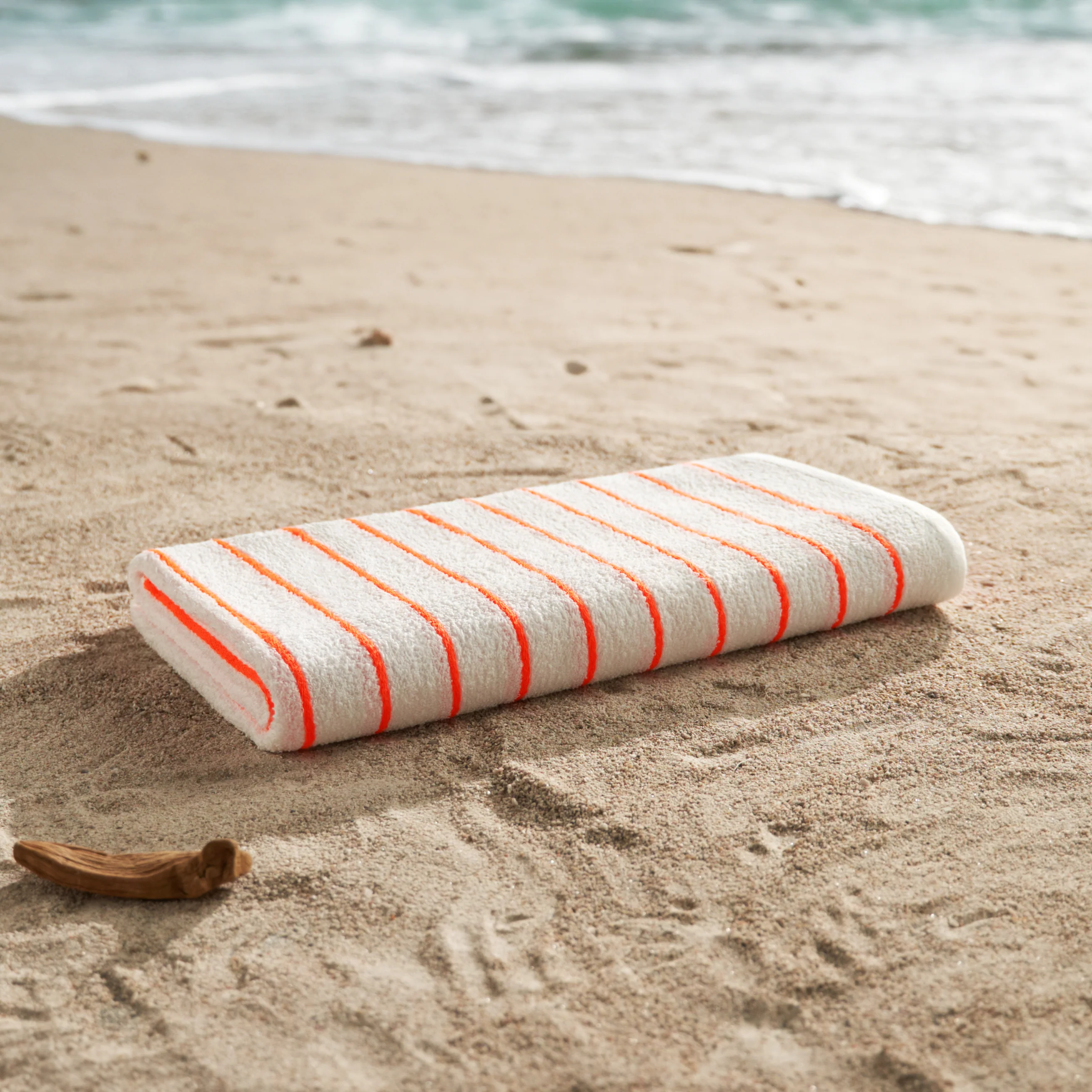 Hotel Splash Horizontal Stripe Pool Towel - Image 5