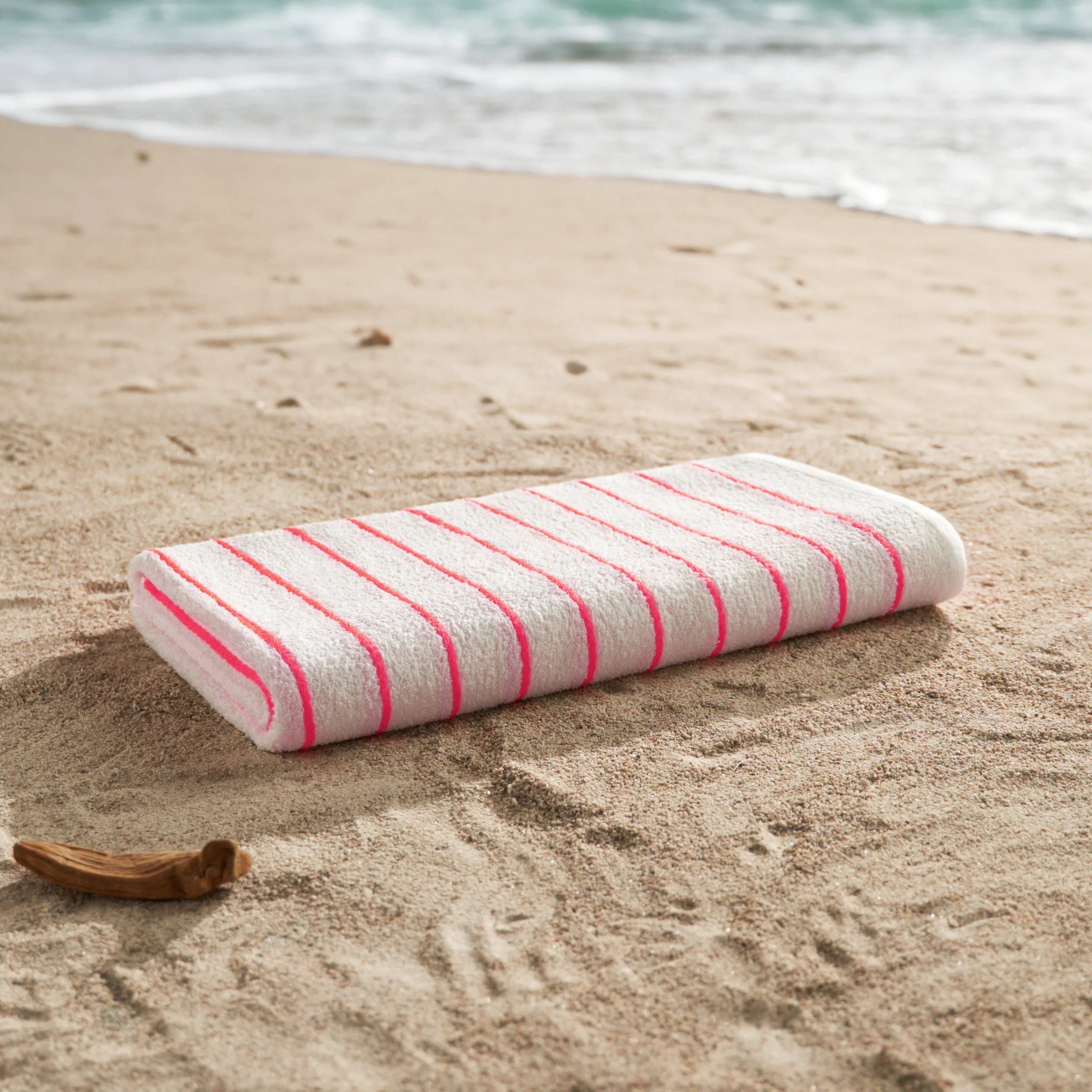 Hotel Splash Horizontal Stripe Pool Towel - Image 8
