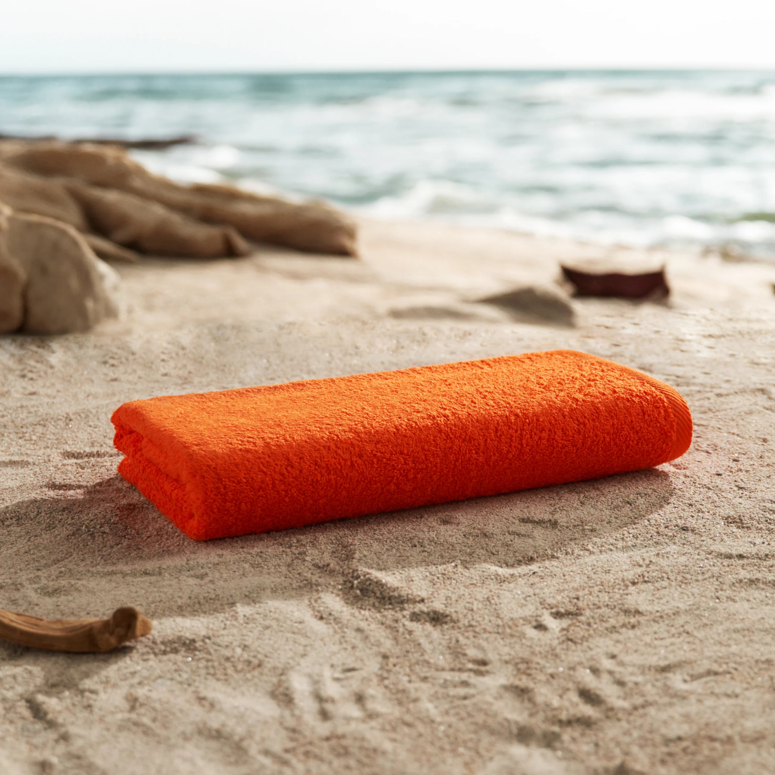 Hotel Splash Solid Pool Towel - Image 3